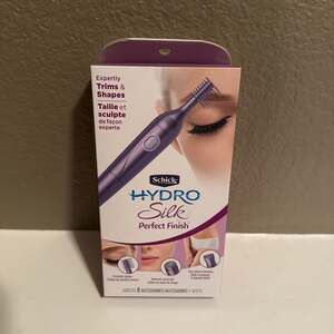 Schick Hydro Silk Perfect Finish 8-in-1 Grooming Kit for Women